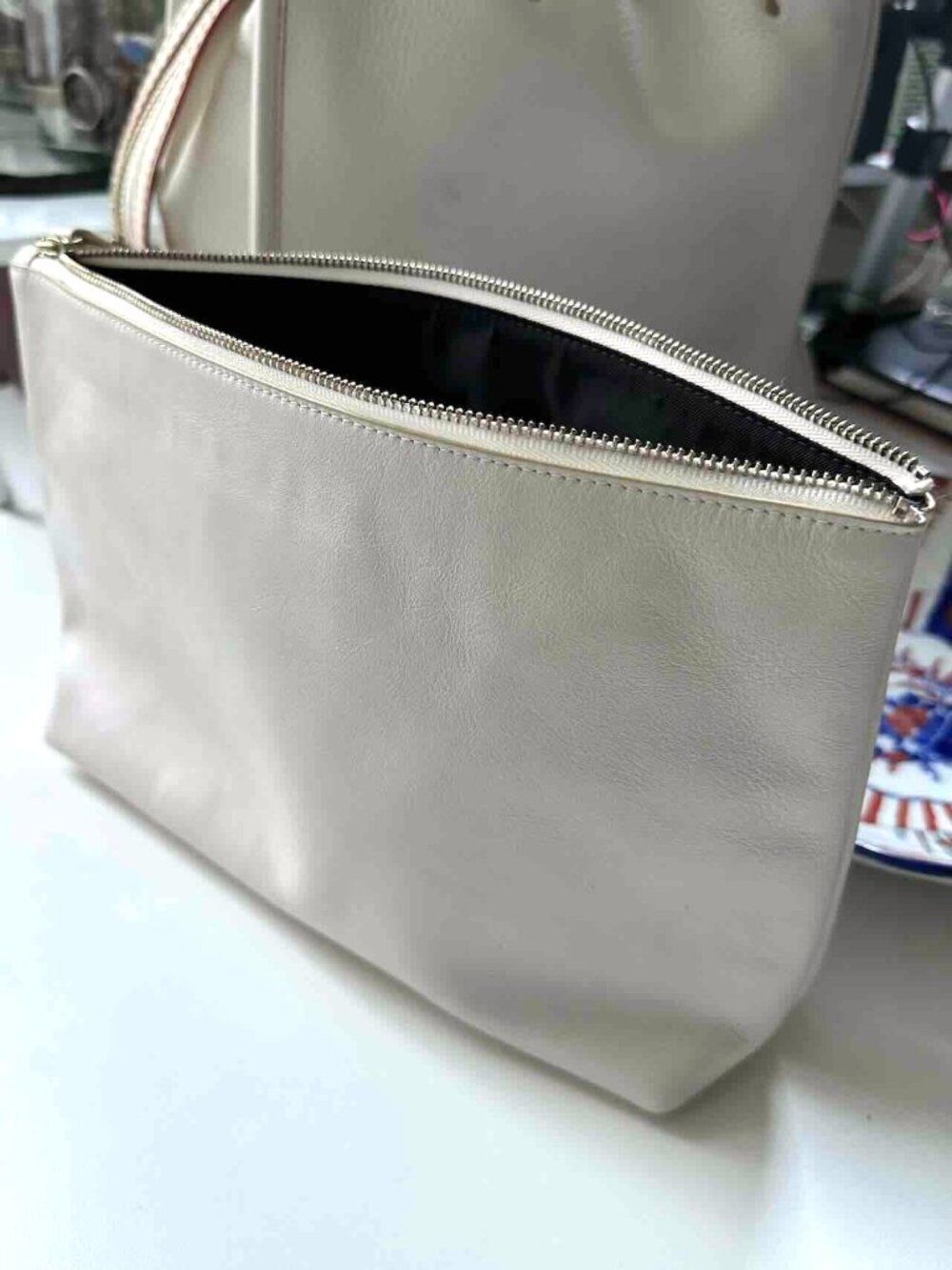 NWT in Box Leatherology FullGrain Italian Leather Large AccessoryPouch IvoryEcru